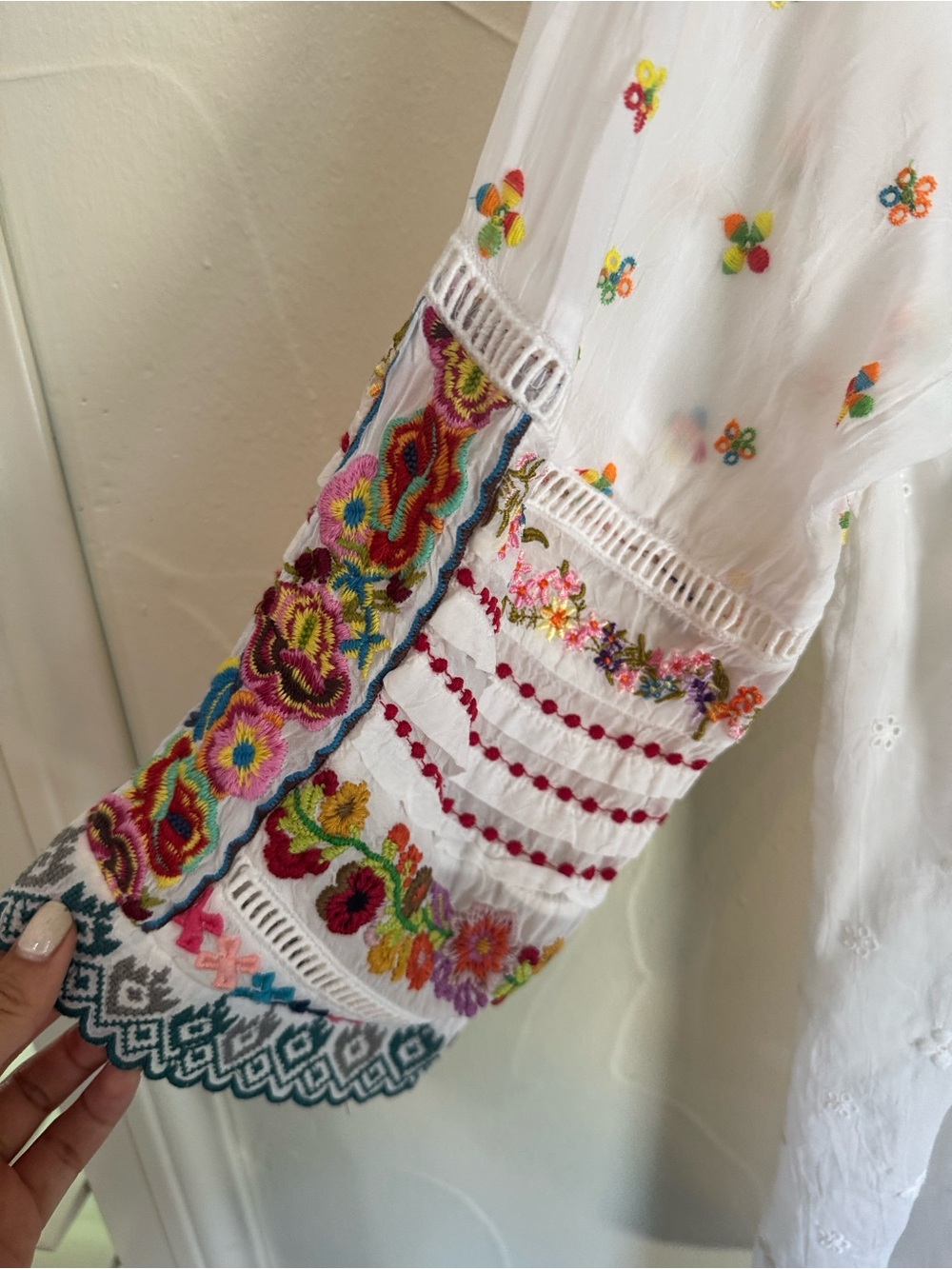 Johnny Was White Embroidered Sleeve Tunic Blouse Coverup Size 3X - Picture 7 of 10